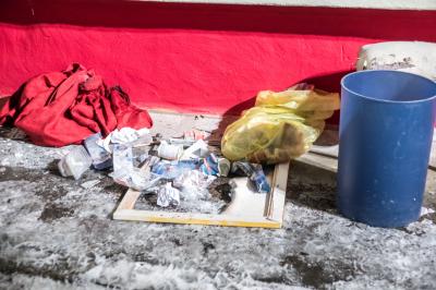 Wendlingen: Weihnachtsbaum in einer Wohnung faengt Feuer - zwei Personen leicht verletzt